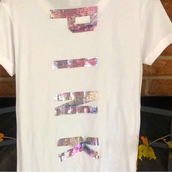 NWOT PINK Victoria’s Secret T-shirt with iridescent sequin PINK logo on back. - Picture 5 of 8